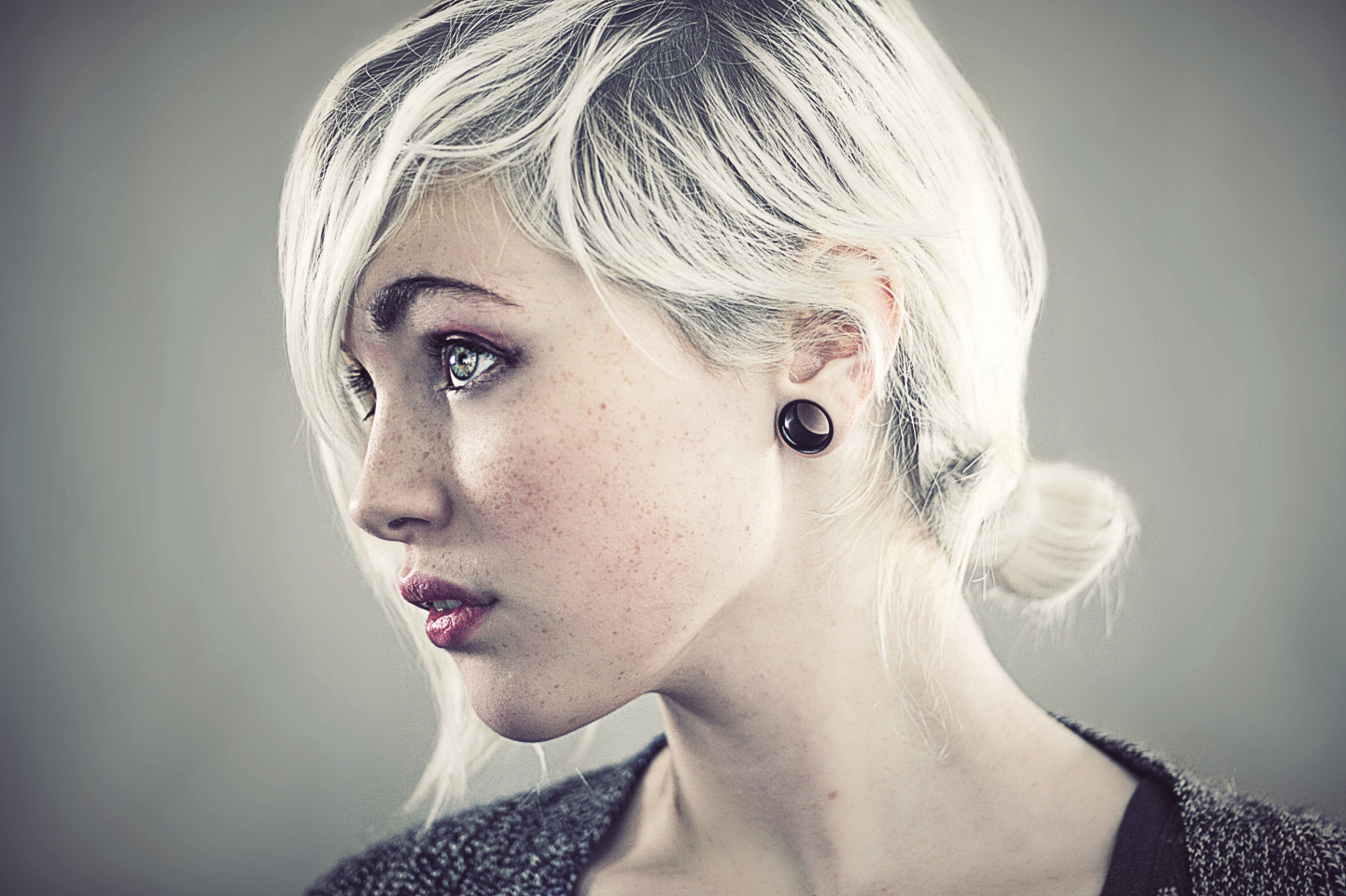 Natural light, single reflector.
