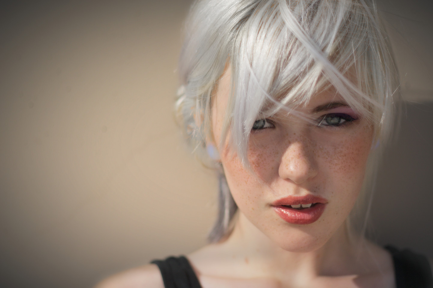 Natural light, single reflector.