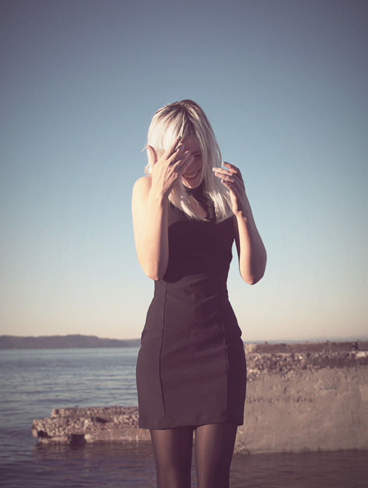 Natural light, single reflector.